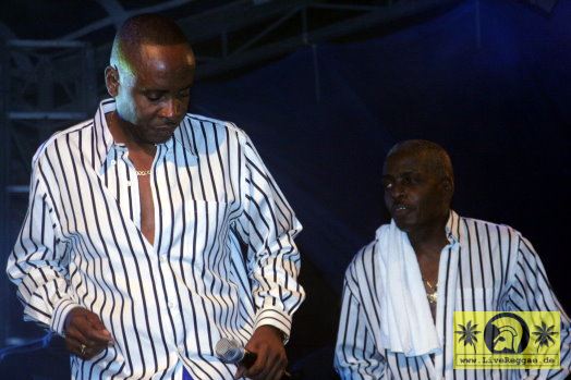 The Pioneers (Jam) with The Aces 10. This Is Ska Festival - Wasserburg, Rosslau 24. Juni 2006 (25).jpg